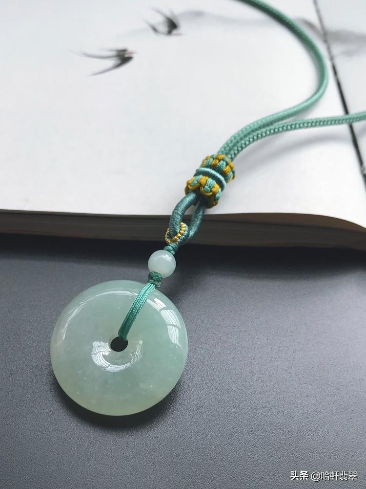 翡翠种料科普,白色豆种好还是绿色豆种翡翠好