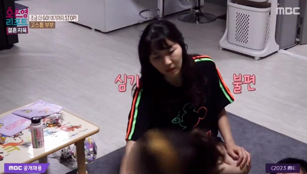 韩国男子节目上猥亵继女引众怒！当妻子面摸女儿屁股胸部，还狡辩