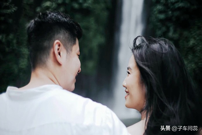 在别人面前炫耀自己有多好,喜欢向别人炫耀自己本事