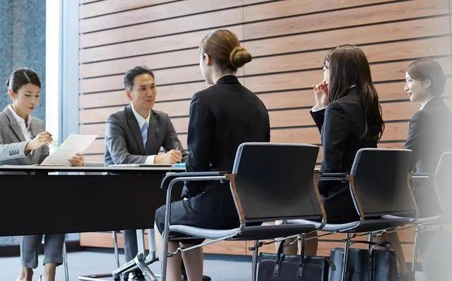 面试自我介绍三分钟范文,30岁面试自我介绍范例