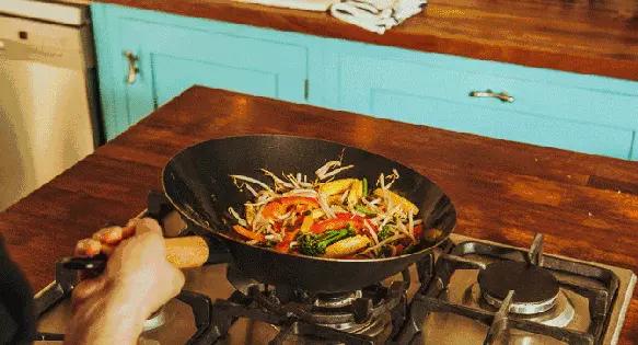 如何挑选一口好的铁锅,推荐不粘的铁锅