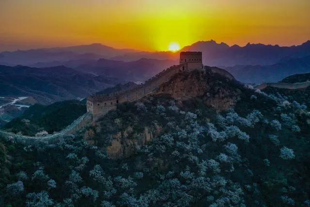 万里长城今犹在不见秦始皇的意思,万里长城今犹在不见秦始皇原句