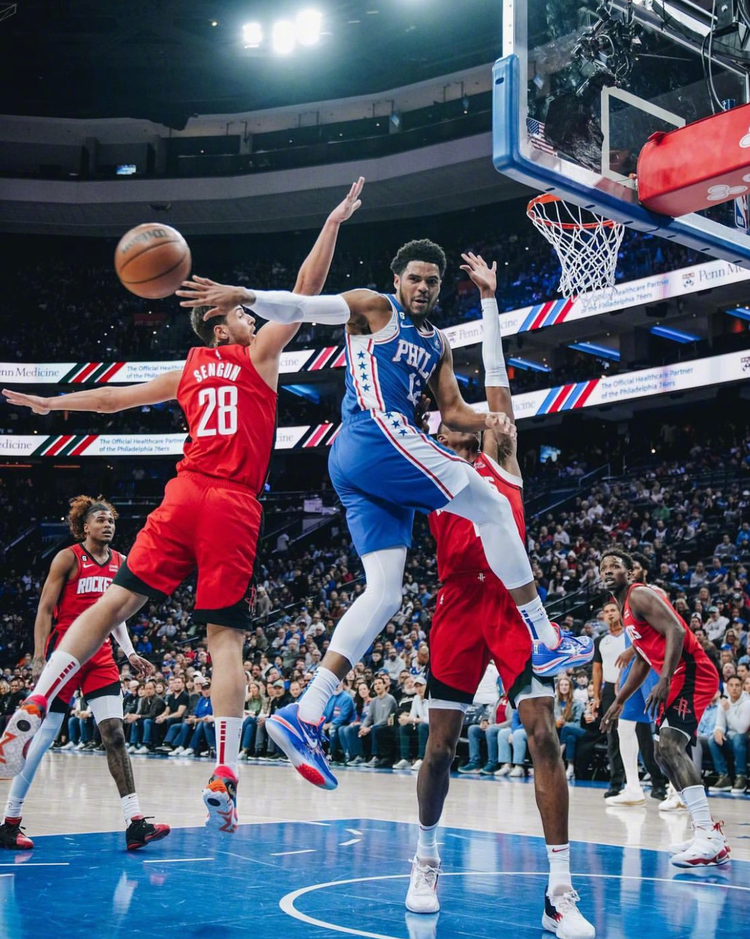 NBA球员上脚:欧文的球鞋颜值太顶了,中国球鞋很帅气