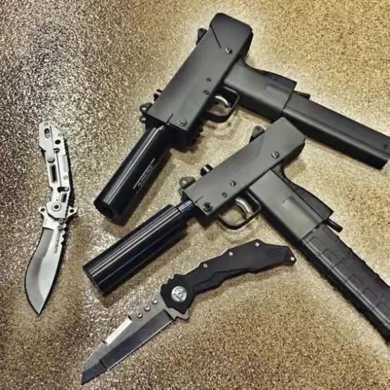 mac10冲锋枪实弹射击,乌兹冲锋枪和mac10冲锋枪哪个强