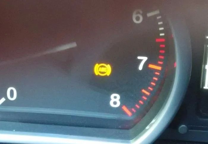 为什么车辆年审后故障灯会亮起,年审车辆为什么车辆故障灯会亮