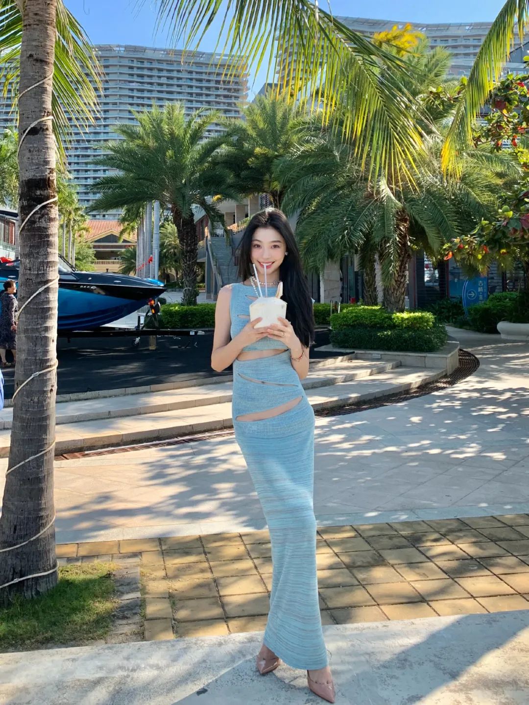 时尚轮回到超辣低腰装?网友吐槽:真当谁都有超模的细腰马甲线啊