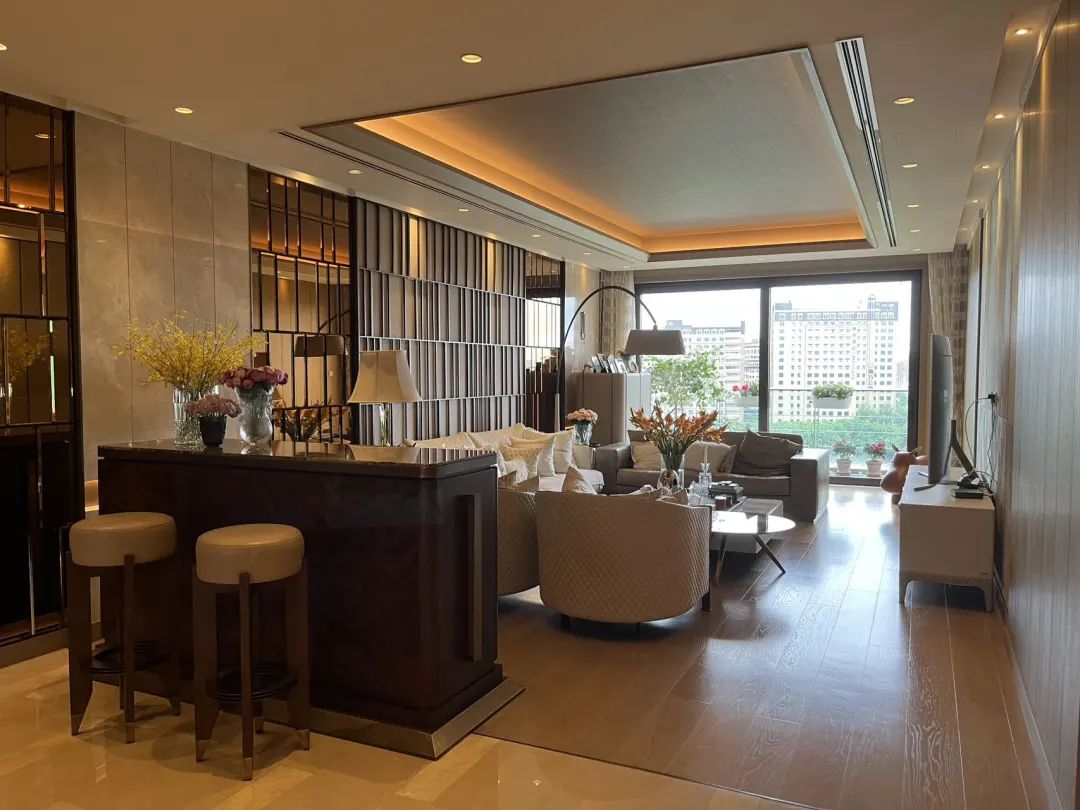 一个月三十万，能租到什么样的房子