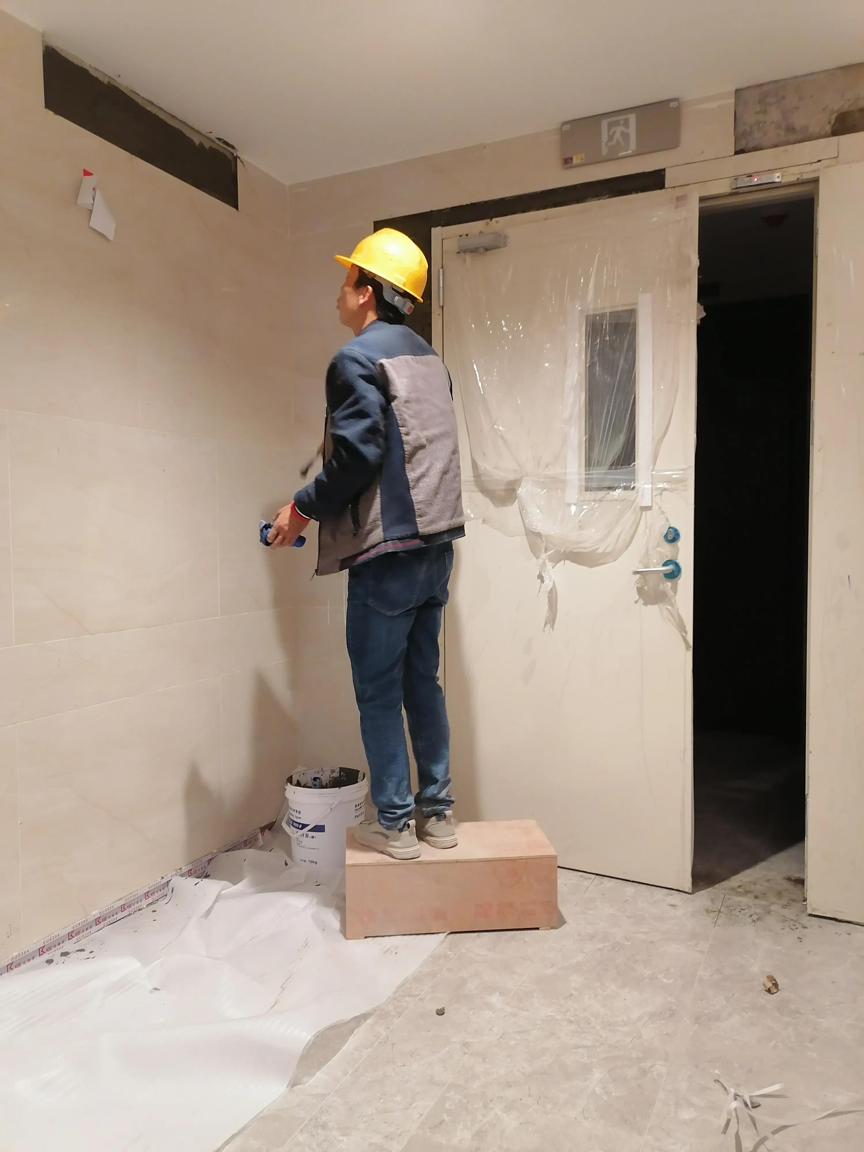 贴墙砖用这三种打灰永不空鼓,如何贴墙砖不空鼓又快又好