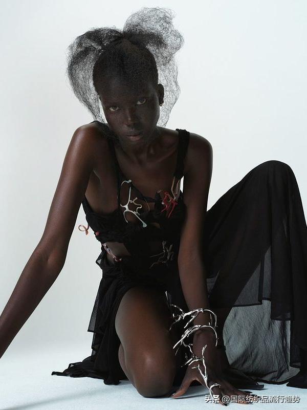 现实中的皇帝的新装,皇帝的新装设计