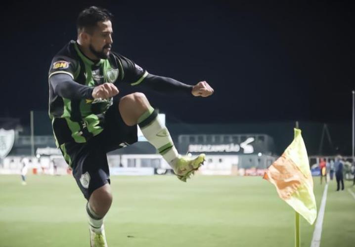 洛国富未在12强国足名单,洛国富为何能重返国足大名单