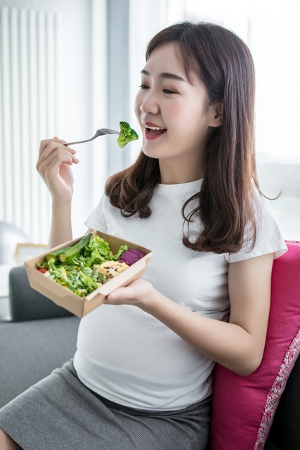 孕期反应很大,怀孕后期出现孕期反应怎么解决