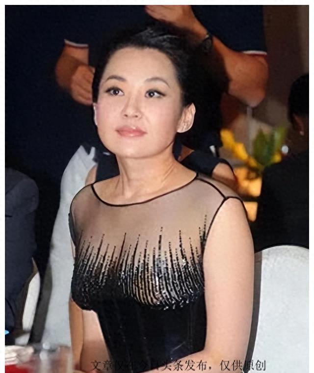 50岁许晴现在的生活,二十多岁的许晴现状