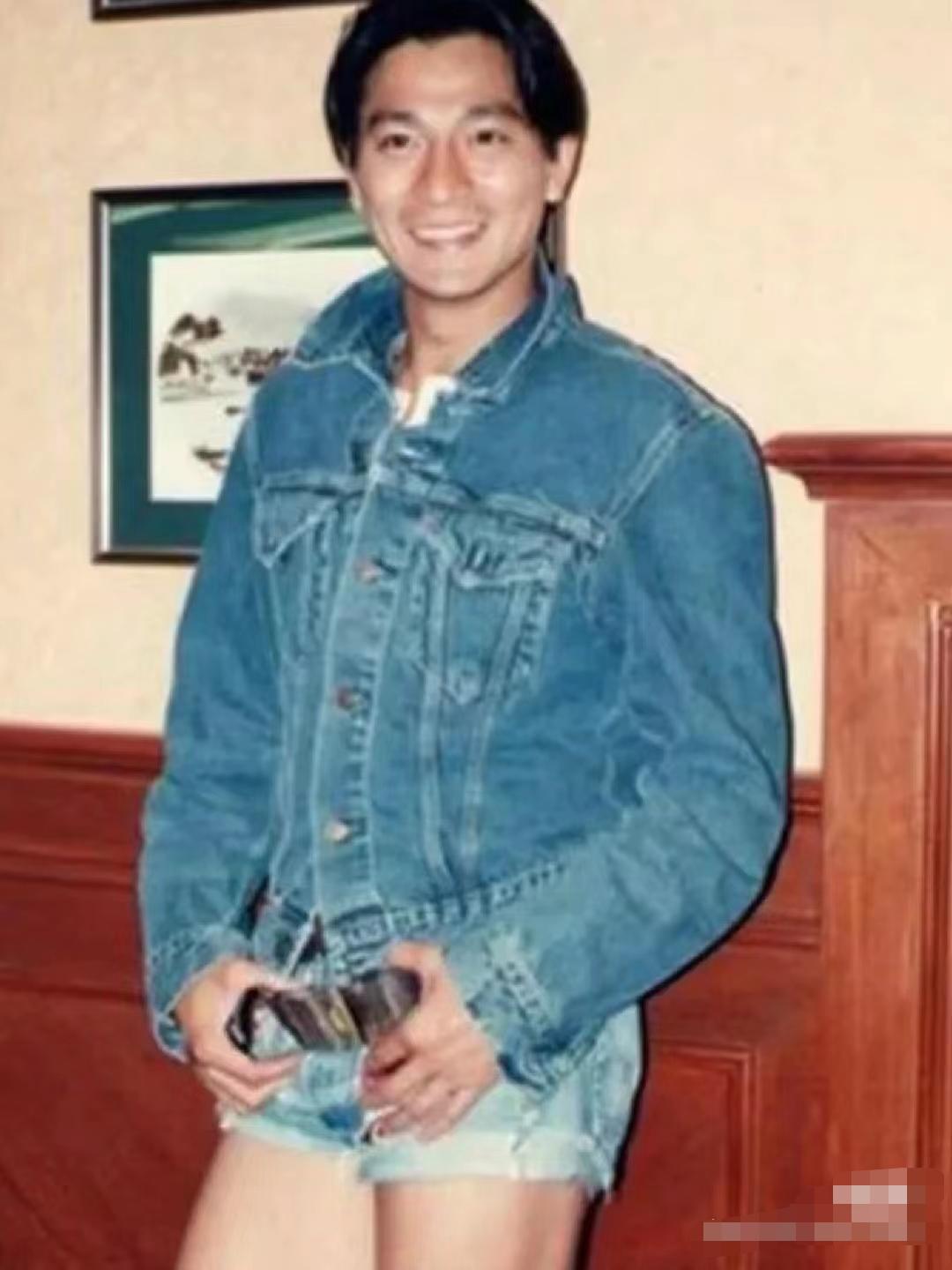 男生裤子越短越gay?刘德华、成龙穿齐X热辣小短裤下场打脸