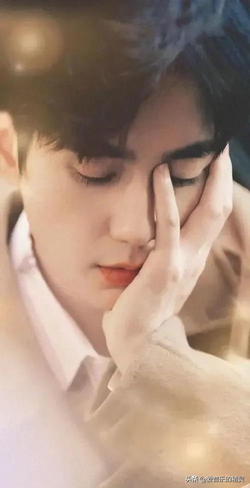 朱一龙获35届金鸡影帝几岁,朱一龙从6岁到33岁的变化