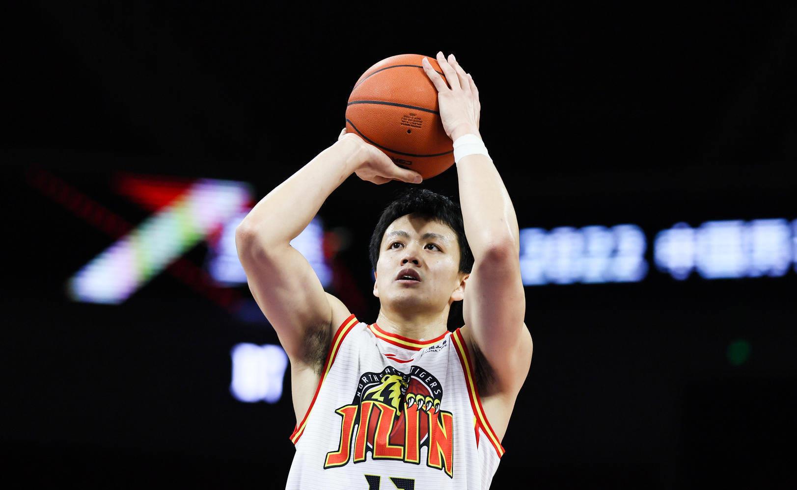 向球队灌输快乐篮球理念的吉林教练“庞庞虎”