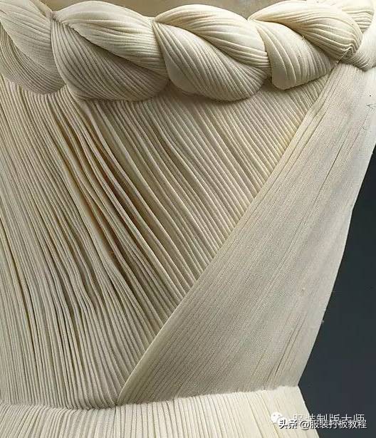 褶皱在女士礼服中的应用,褶皱肌理礼服