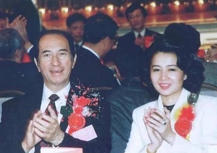 赌王何鸿燊800万,赌王何鸿燊去世谁来抬棺