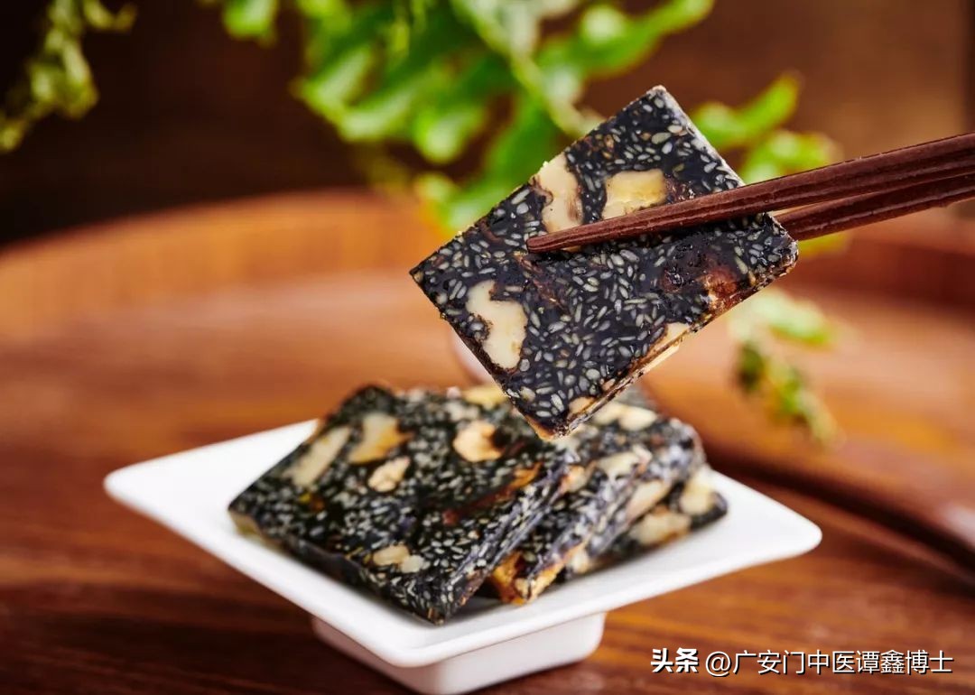 脾胃虚弱便血要如何治疗,喝调理脾胃虚寒中药后便血