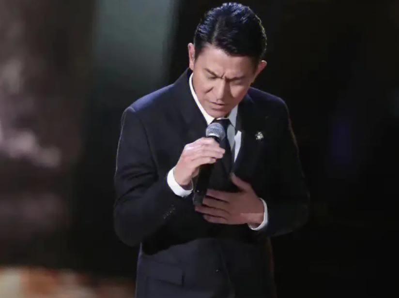 “惨遭吸血”刘德华：身价百亿却让姐姐住贫民窟，她到底做了什么