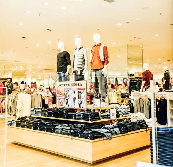 面对严峻复杂的国际疫情,面对越来越严峻的疫情形势