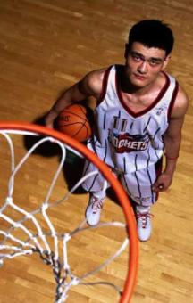 篮球巨人姚明近况,篮球队员姚明夫妻照