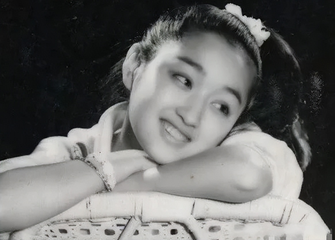 她被称为一代玉女,她被誉为清纯玉女型歌手