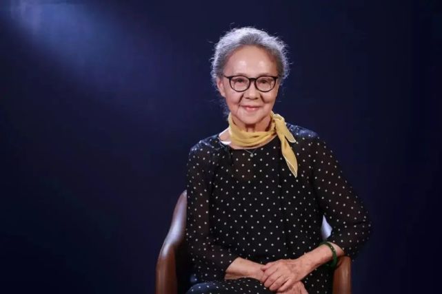 金鸡奖最佳女配角领奖,2023金鸡奖最佳女配角是谁