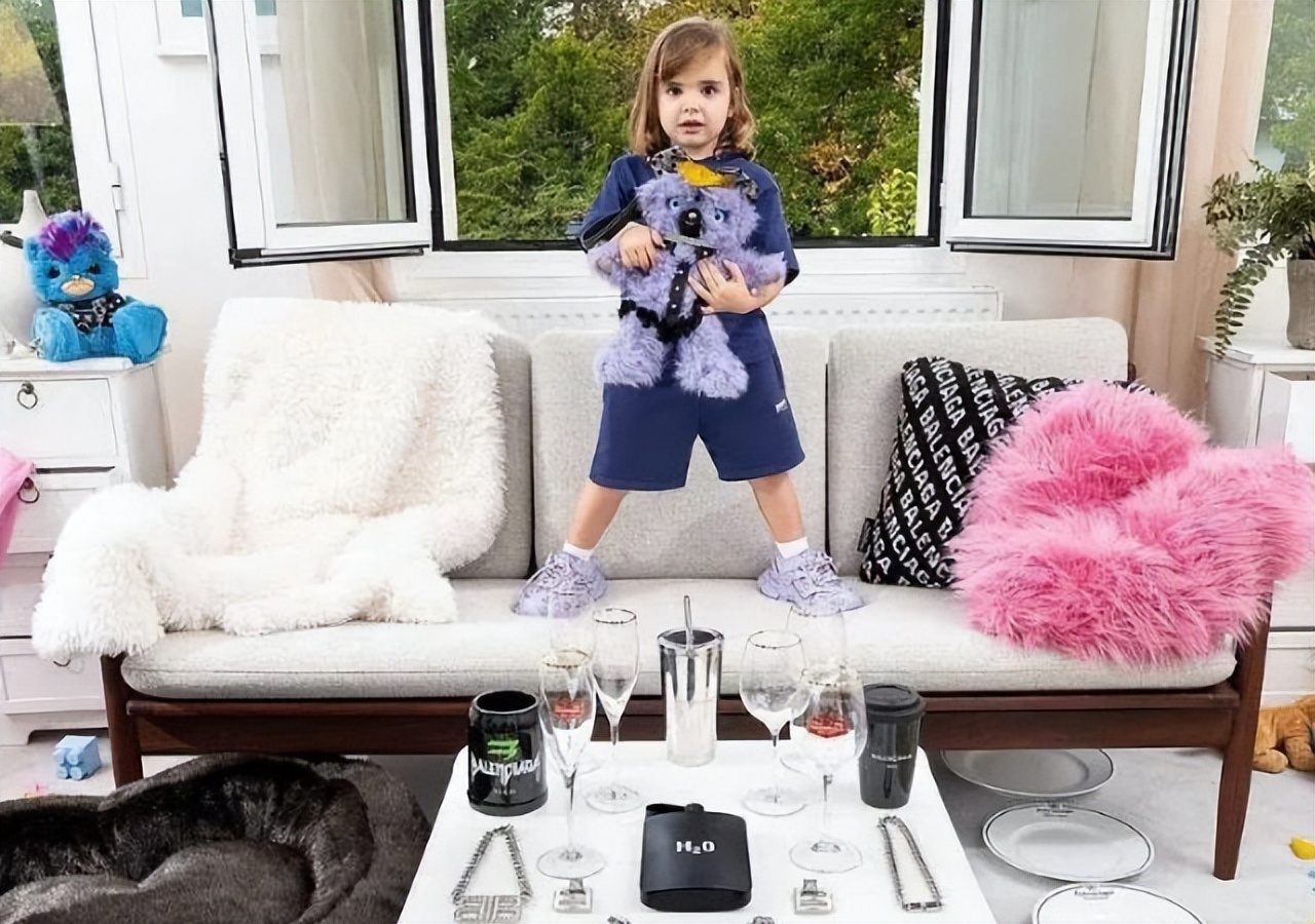 江南布衣童装被曝再现诡异设计,江南布衣童装重现诡异画风