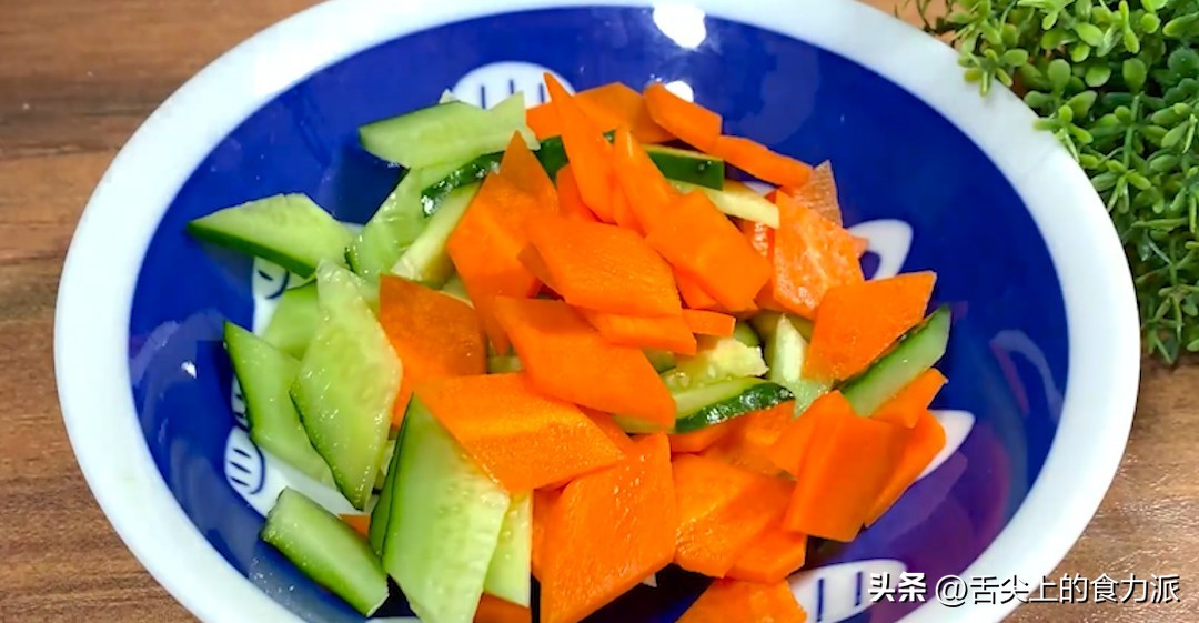 鸡身上“3个部位”有剧毒，医生怒斥：别给孩子吃，小心停止发育