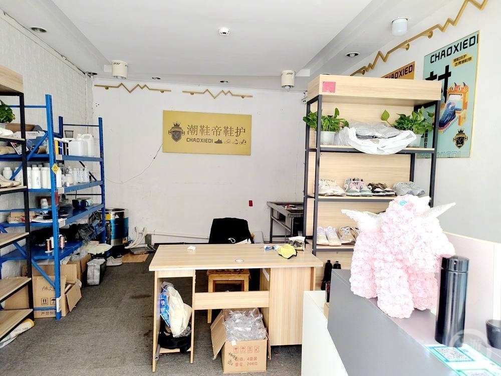 男生回应洗鞋两月赚8万被质疑,大学生洗鞋真的能赚钱吗