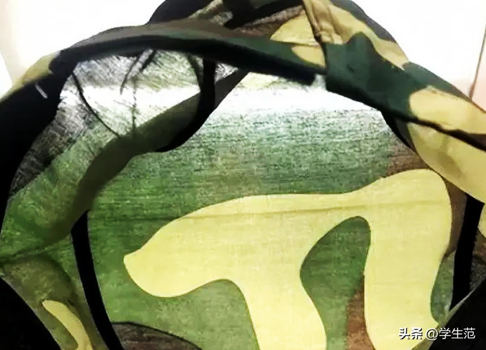 高校学子吐槽军训服有点差：薄薄透透不自在，质量价格不匹配