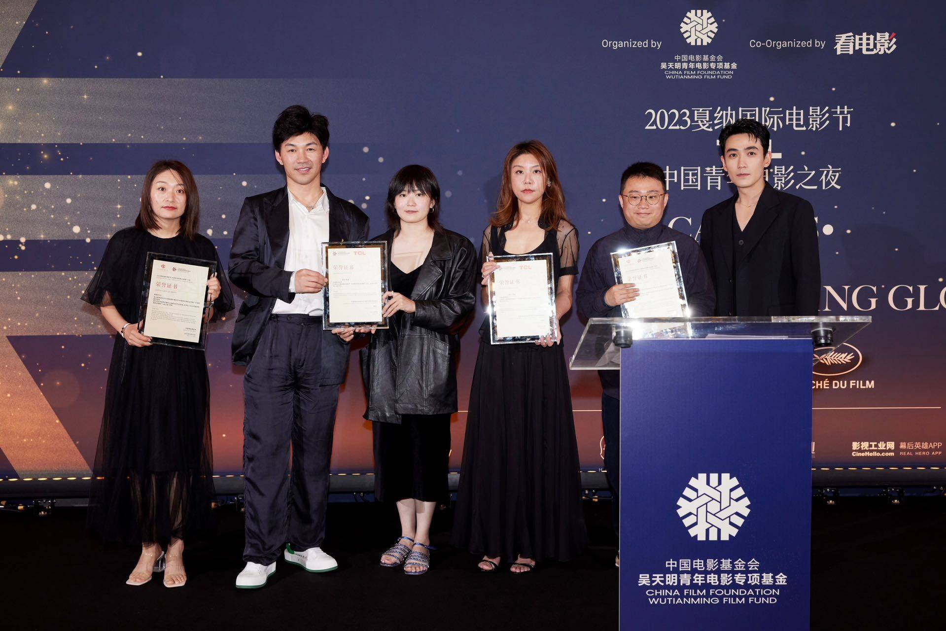 中国电影节朱一龙寸头,朱一龙在上海国际电影节颁奖