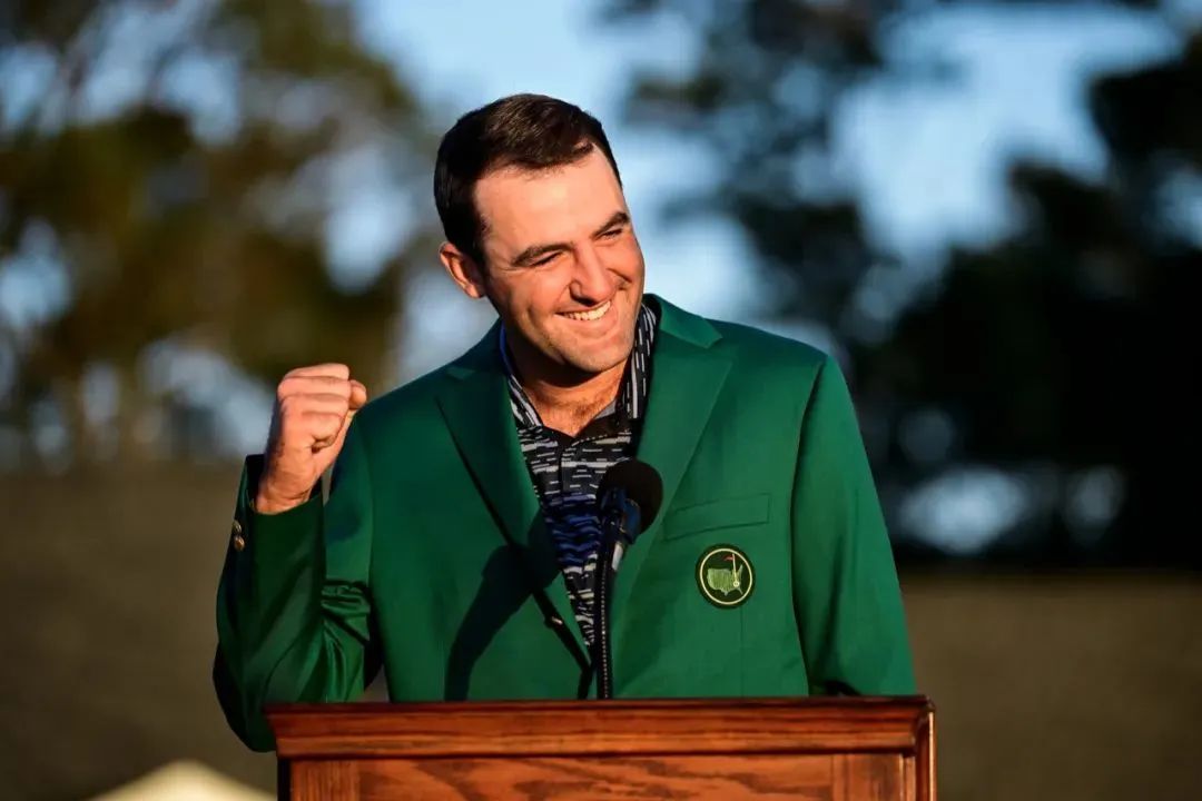 群雄逐鹿英国公开赛，卡梅隆·杨单独领先，伍兹难进决赛轮