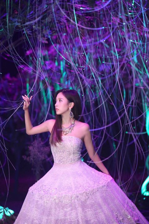 mina身材解析,mina有腹肌吗