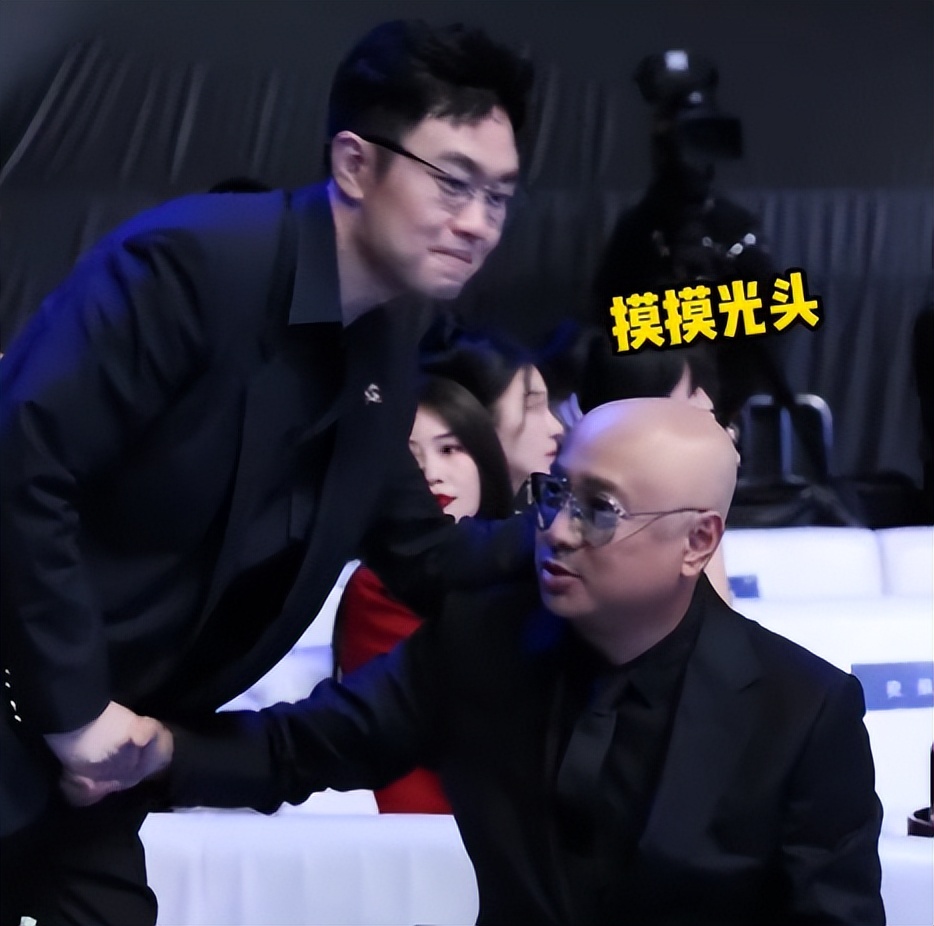 上海这一夜，内娱来了一大半，吴京谢霆锋拿大奖，冯小刚忙着交际