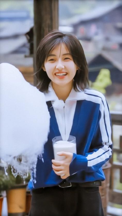 国民妹妹张子枫演技备受大众认可,演技派四小花旦张子枫