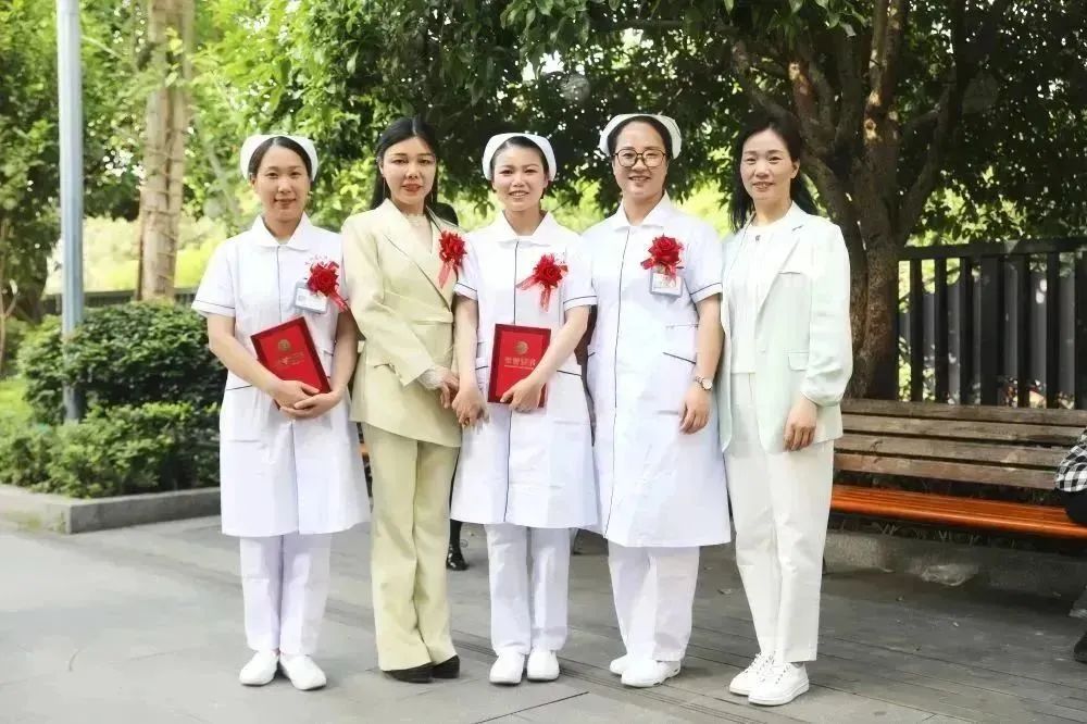 发展护士队伍改善护理服务的感悟,发展护士队伍改善护理服务1500字