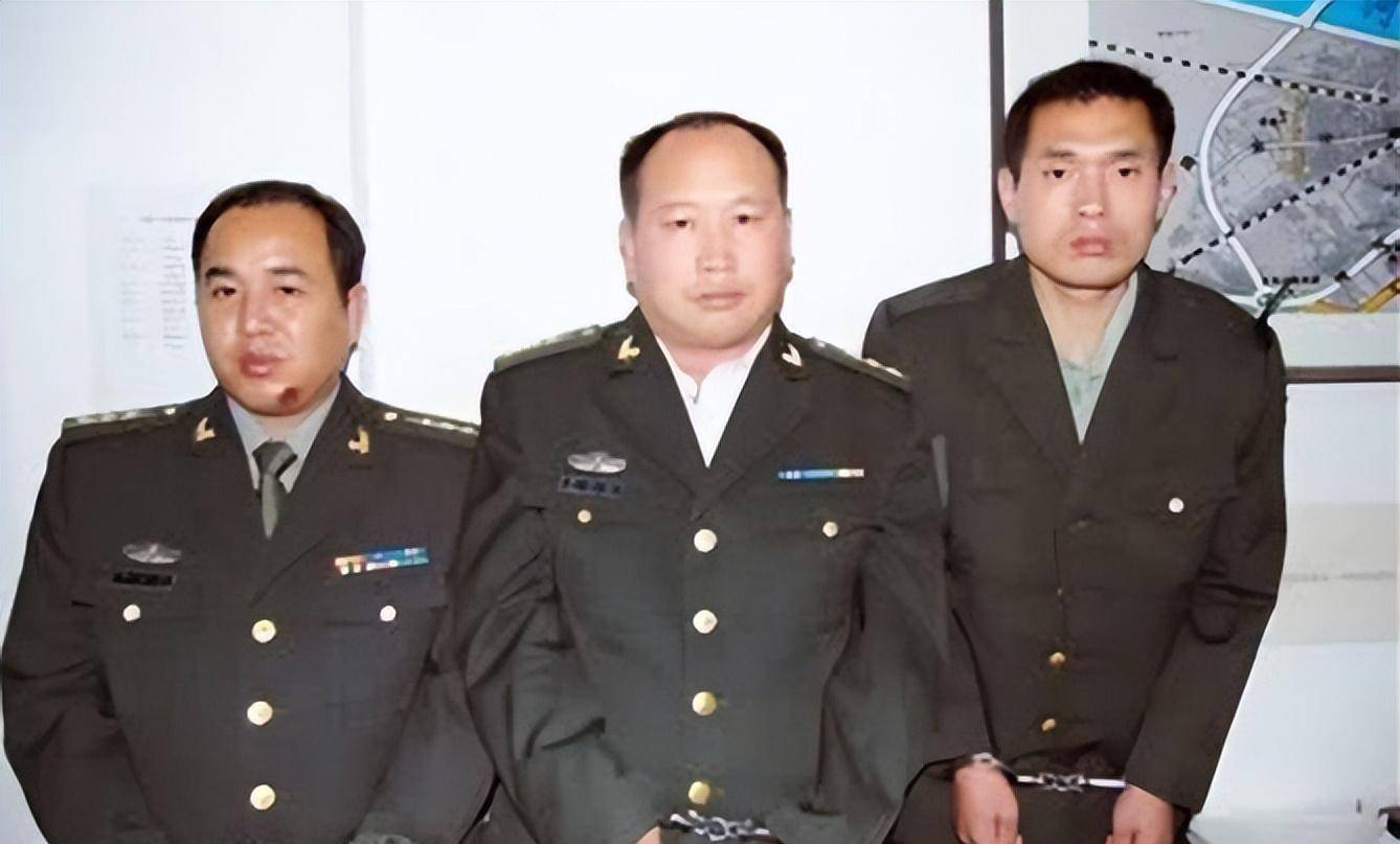 67岁老汉冒充少将被骗10万,六旬老人冒充军人被骗