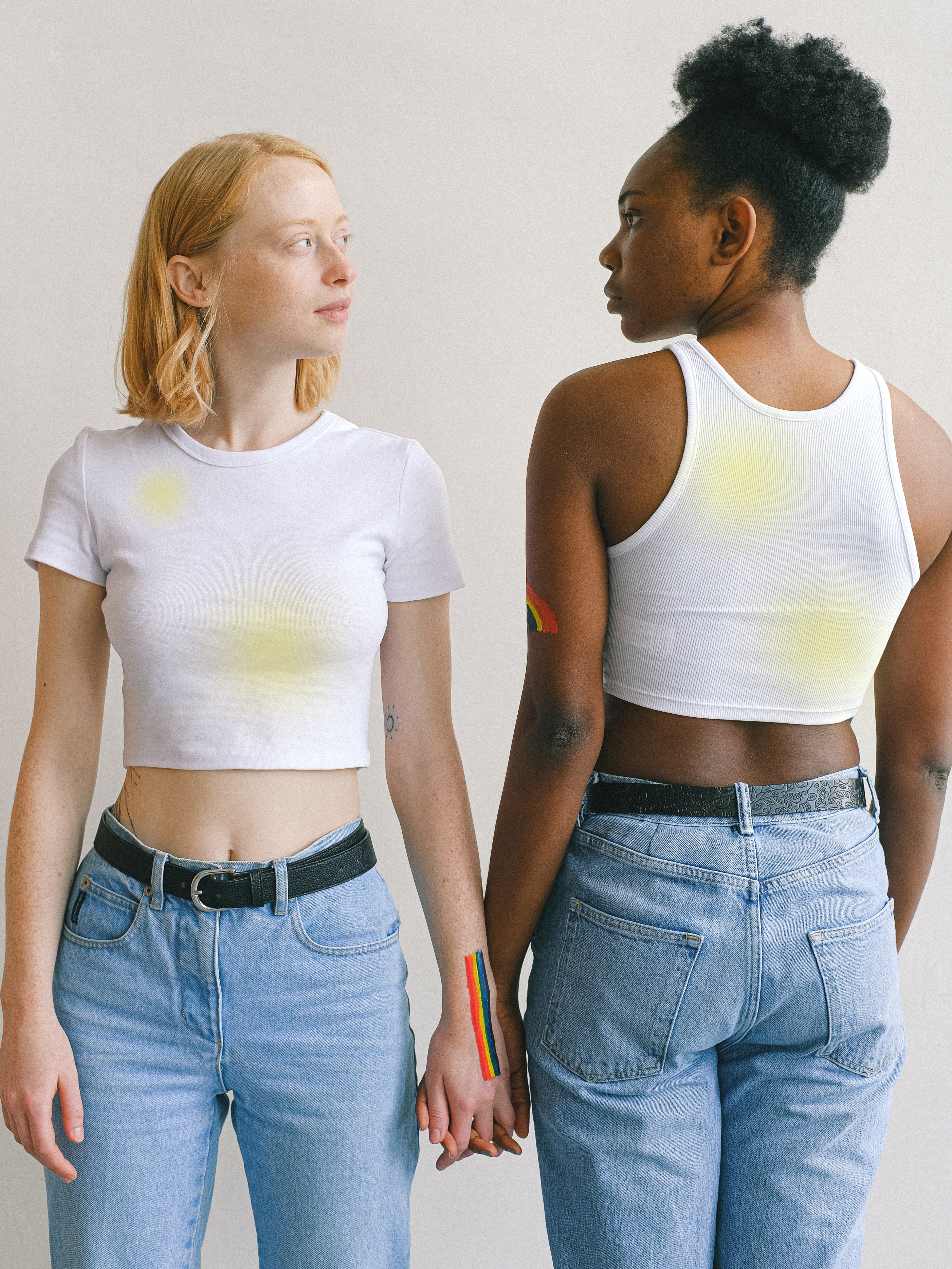 白衬衫t恤发黄怎么洗白,t恤衬衫发黄