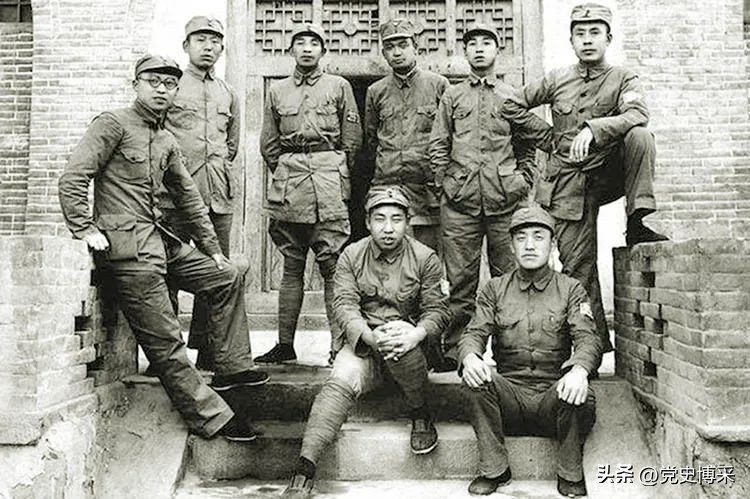 陈奇涵：革命资历堪比元帅的开国上将，毛主席称他是赣南农*运民**动的一面旗帜，大授衔时自报“中将”