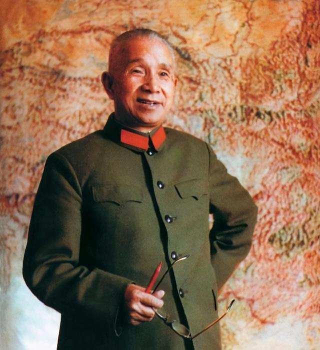 *少奇刘**为何极力反对陈毅入选“十大元帅”？回顾过往你会明白原由