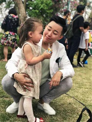 50万美国精子生下五国混血,50万买精子生下五国混血