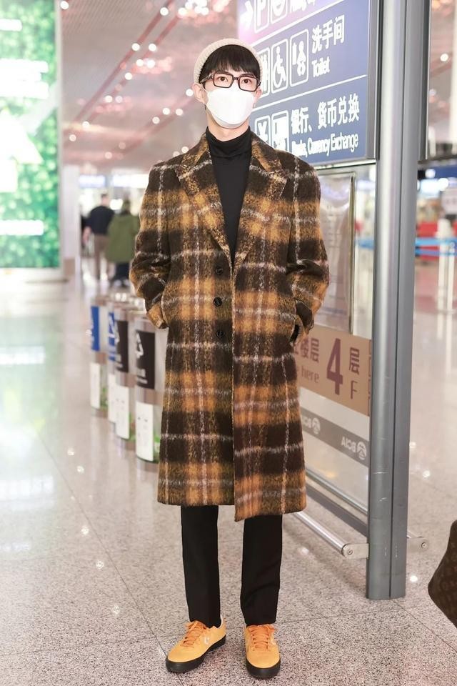 男士宽松大衣怎么穿搭好看,男士大衣搭配衣服技巧