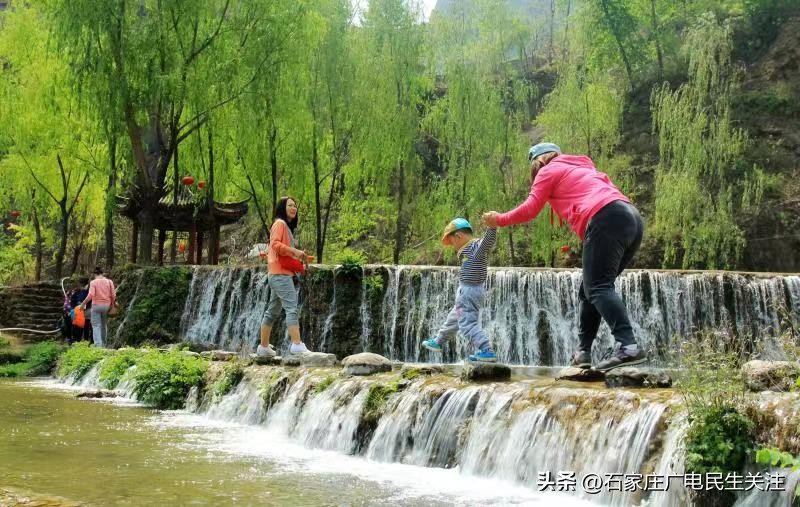 撒欢儿童戏水乐园,撒欢儿部落儿童乐园夏季玩水视频