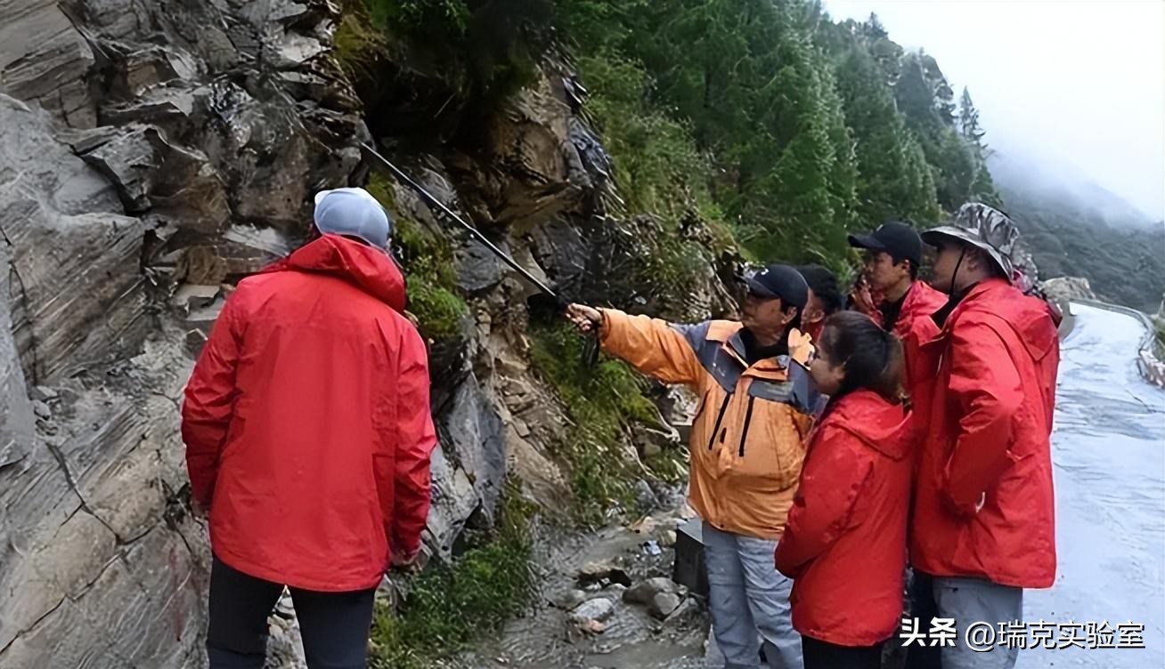 半夜搜山发现怪异生物,大鲵神秘生物