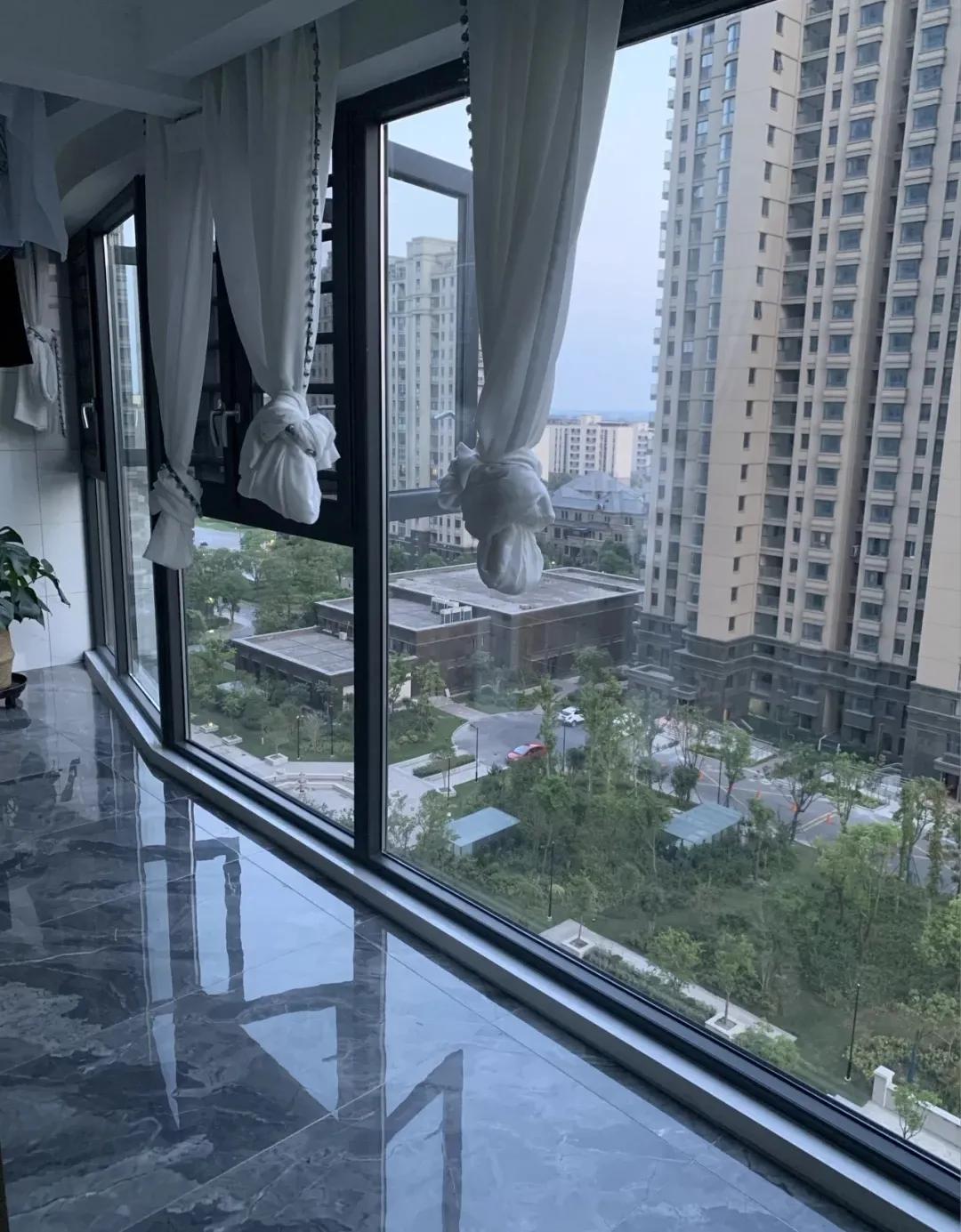 买房子都要装落地窗吗,现在房子为啥不让做落地窗了