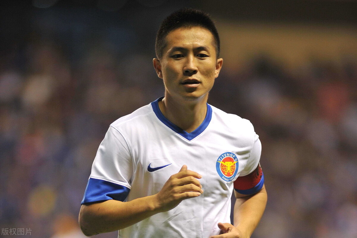 绿城球迷和毅腾球迷大战,前路无知己谁人不识君是什么意思