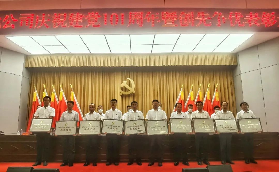 兰州石化载歌载舞为先进劳模庆功,兰州石化60周年