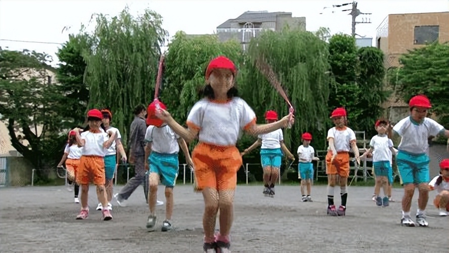 13岁男孩身高不达标怎样长高,14岁男孩长高到180可能吗