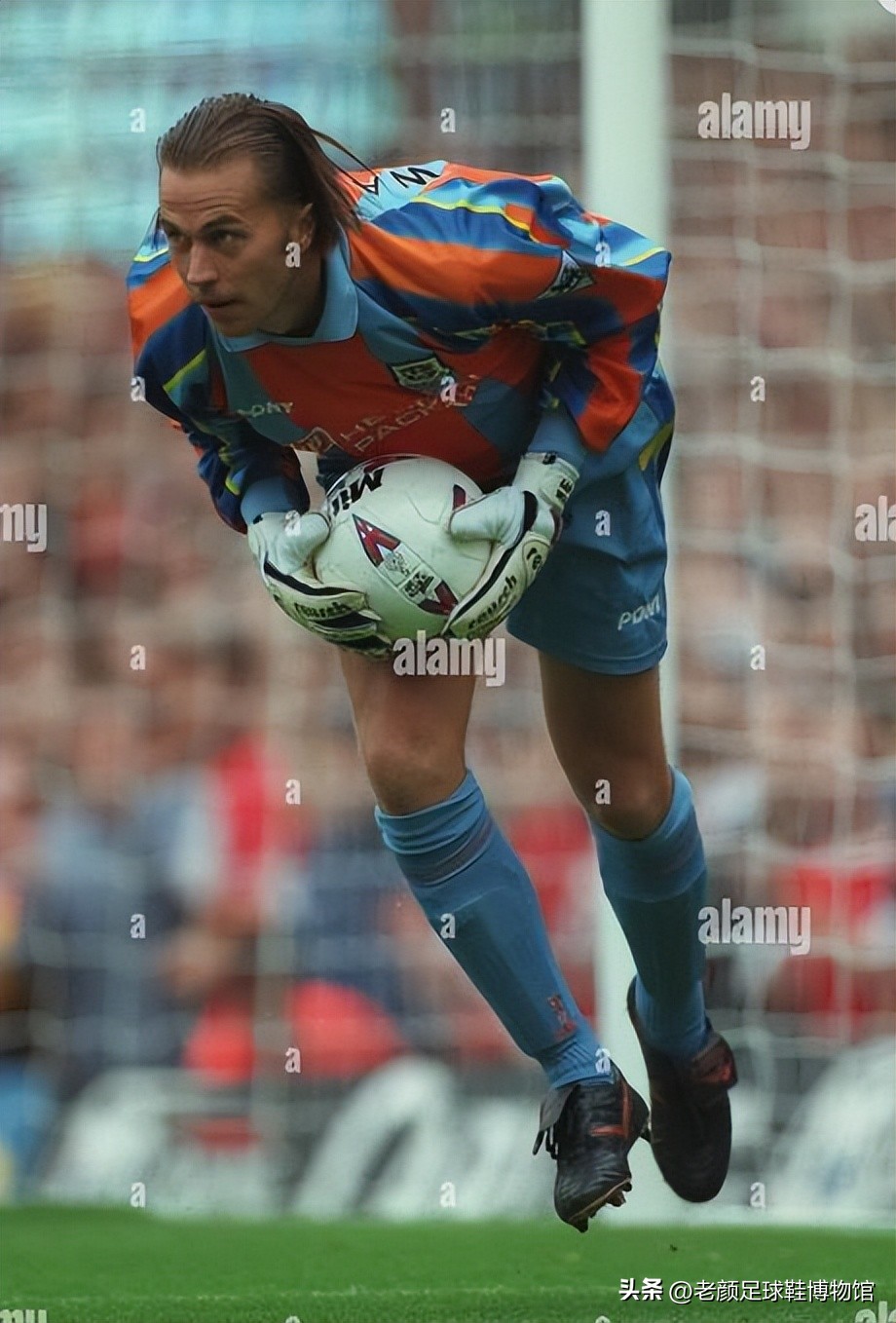 号称赞助过球王贝利拳王阿里的美国潮牌，靠曼联王朝92班昙花一现